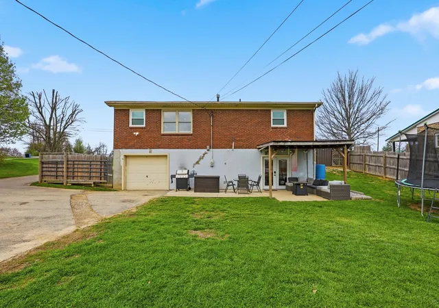 Homes for sale in Lawrenceburg, KY | 1506 Alton Rd, Lawrenceburg, KY 40342 | MLS# 26006215