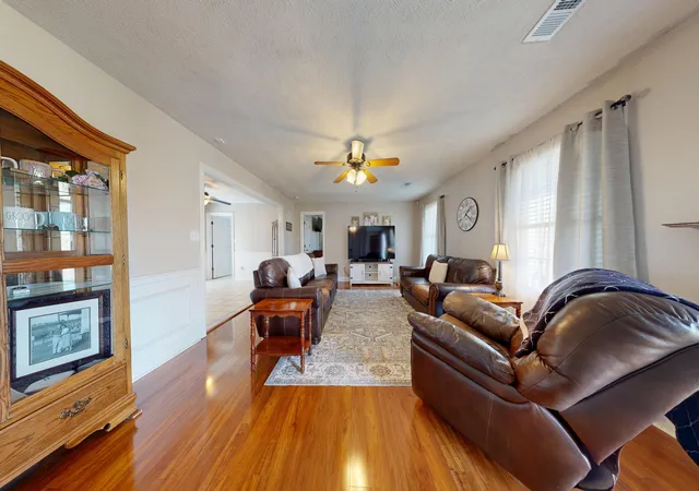Photo 3 of Single family home for sale at 2563 Schoolhouse Hl Rd, Mount Vernon, KY 40456 | MLS# 26006518 | Listing updated on 2026-09-02