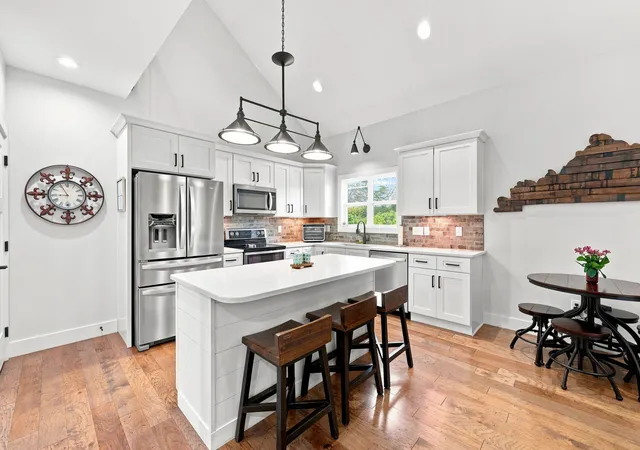 Photo 2 of Sale Pending at 3740 Kings Glen Park, Lexington, KY 40514 | MLS# 26020351 | Listing updated on 2026-09-10