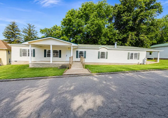 Homes for sale in Carlisle, KY | 101 Arnold Hts, Carlisle, KY 40311 | MLS# 26006648