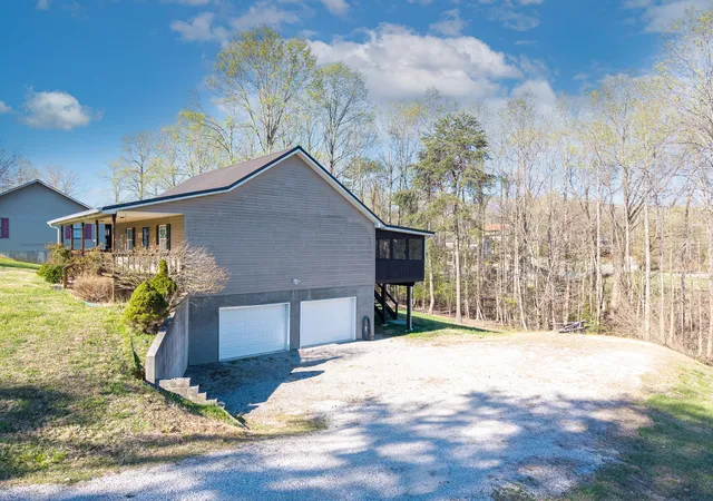 Homes for sale in Monticello, KY | 235 Golden Pond Rd, Monticello, KY 42633 | MLS# 26006388