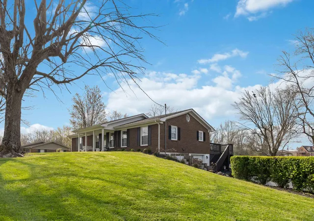 Homes for sale in Stanford, KY | 102 Sherwood Dr, Stanford, KY 40484 | MLS# 26006352