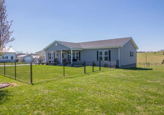 Photo 3 of Single family home for sale at 386 Oakland Ln, Harrodsburg, KY 40330 | MLS# 26006621 | Listing updated on 2026-06-03