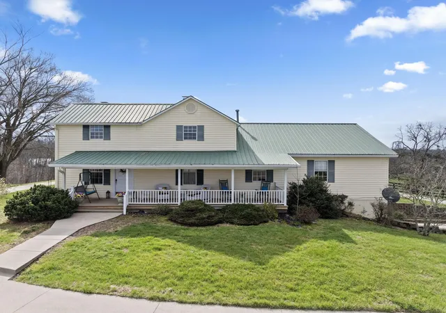 Photo 3 of House for sale at 1600 Hickory Grv Rd, Lawrenceburg, KY 40342 | MLS# 26006473 | Listing updated on 2026-07-16