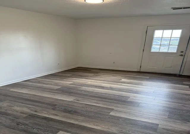 3rd image of 821 Ridgewood Dr, Berea, KY 40403