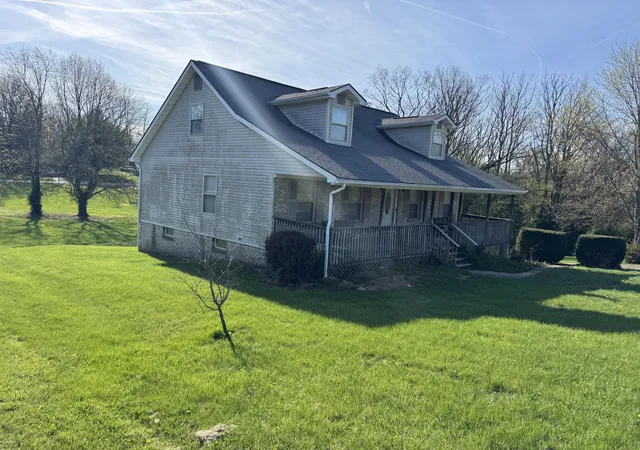 Photo 3 of Single family home for sale at 105 Waverly Ln, Frankfort, KY 40601 | MLS# 26006550 | Listing updated on 2026-05-03