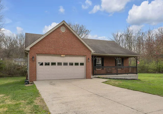 Homes for sale in Frankfort, KY | 128 Wooded Wy, Frankfort, KY 40601 | MLS# 26006596