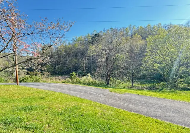 Homes for sale in Rockholds, KY | 875 Mcneil Corn Creek Rd, Rockholds, KY 40759 | MLS# 26006933