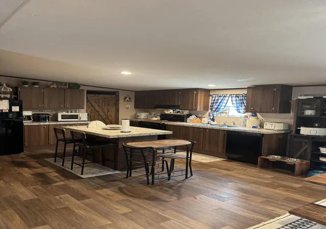 Photo 3 of Single family home for sale at 717 Highway 441, Middlesboro, KY 40965 | MLS# 26006775 | Listing updated on 2026-04-15