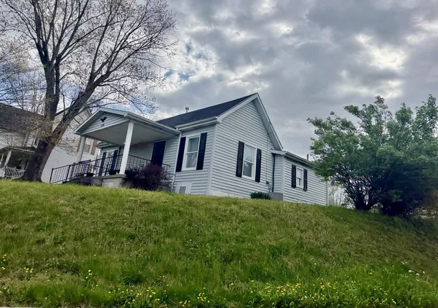 3rd image of 110 Jacksboro St, Somerset, KY 42501 | MLS# 26006821