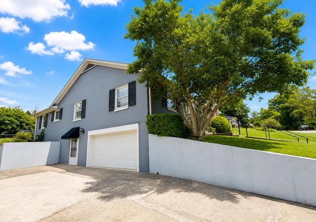 3rd image of 104 Reservoir Rd, Frankfort, KY 40601 | MLS# 26006883