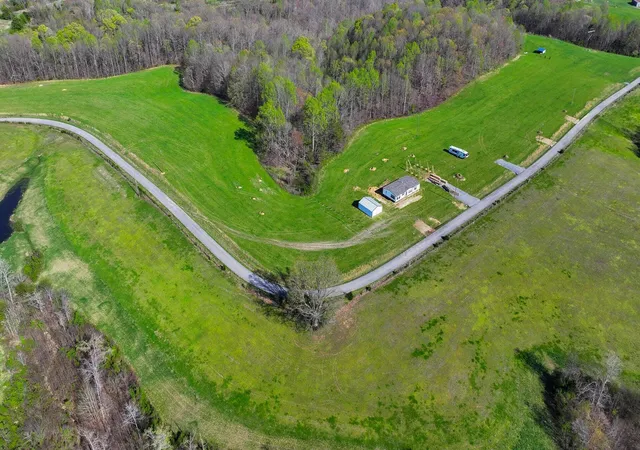 Homes for sale in Russell Springs, KY | 3192 Parks Ridge Rd, Russell Springs, KY 42642 | MLS# 26007080