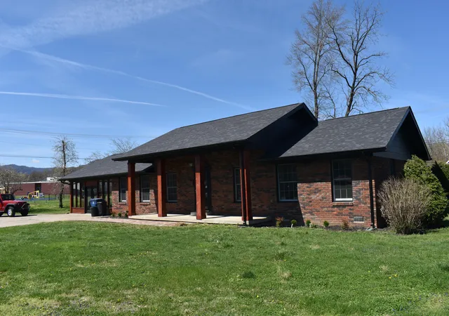 2nd image of 3306 W Cumberland Ave, Middlesboro, KY 40965 | MLS# 26006987