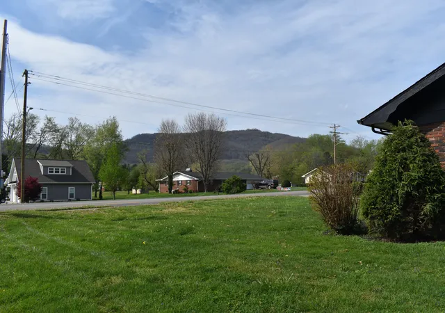 4th image of 3306 W Cumberland Ave, Middlesboro, KY 40965 | MLS# 26006987