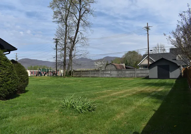 5th image of 3306 W Cumberland Ave, Middlesboro, KY 40965 | MLS# 26006987