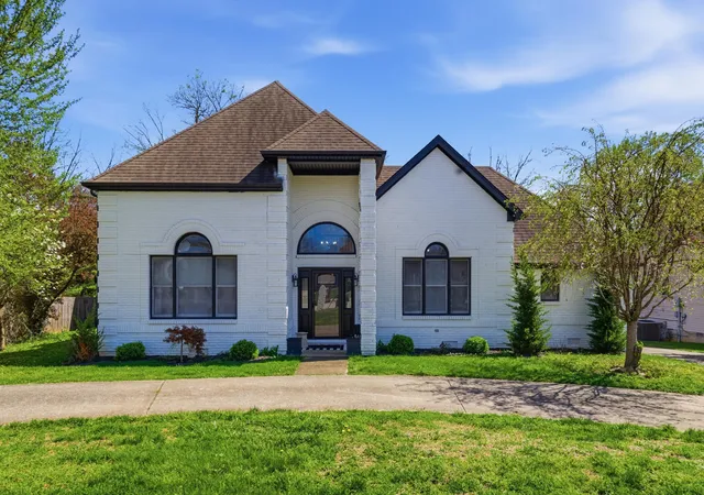 Homes for sale in Versailles, KY | 145 S Hill Rd, Versailles, KY 40383 | MLS# 26007078