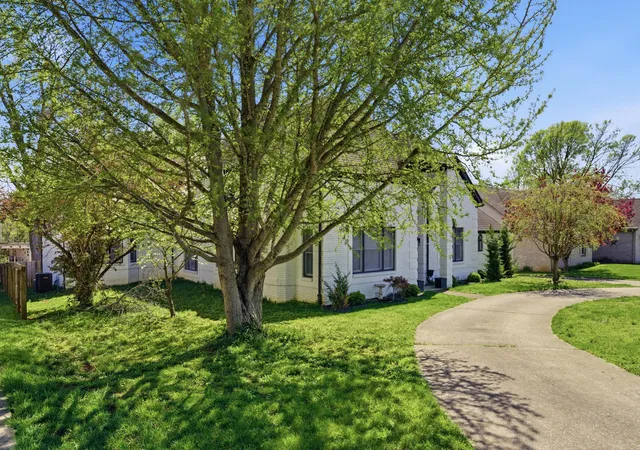 Homes for sale in Versailles, KY | 145 S Hill Rd, Versailles, KY 40383 | MLS# 26007078