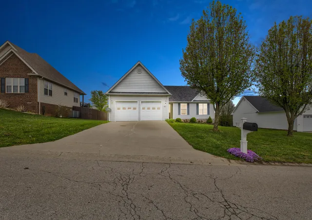 Photo 2 of Single family home for sale at 903 Equestrian Way, Mount Sterling, KY 40353 | MLS# 26007053 | Listing updated on 2026-05-04