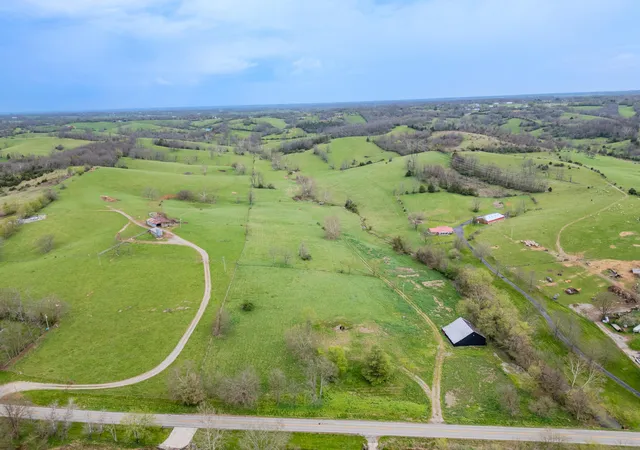 3rd image of 2996 Irvine Rd, Winchester, KY 40391 | MLS# 26007067
