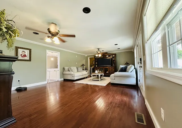 Photo 2 of Single family home for sale at 174 Collins Gibson Rd, Manchester, KY 40962 | MLS# 26007086 | Listing updated on 2026-09-01