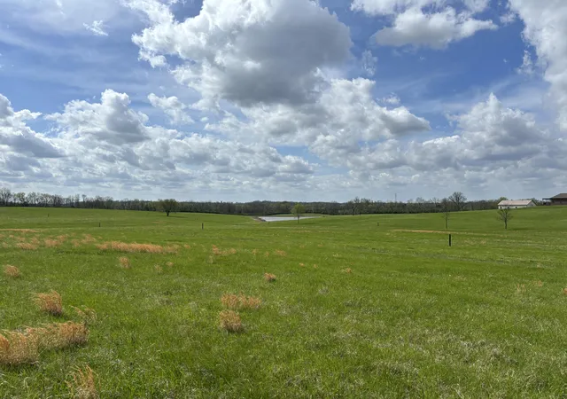 4th image of 385 Mills Ln, Frankfort, KY 40601 | MLS# 26007093