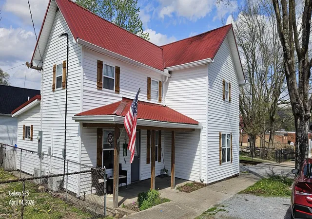 Homes for sale in Augusta, KY | 302 Frankfort St, Augusta, KY 41002 | MLS# 26007255