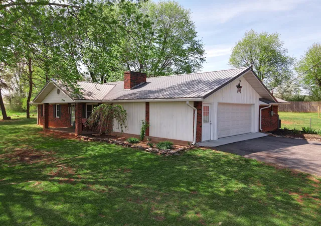 Homes for sale in Monticello, KY | 202 Willa Dr, Monticello, KY 42633 | MLS# 26007245
