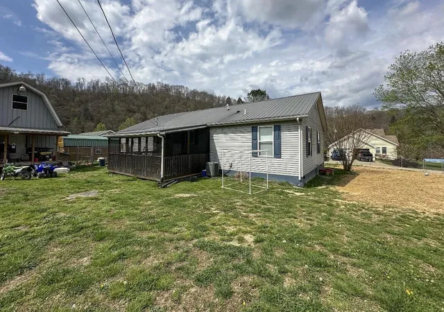 Photo 3 of Single family home for sale at 275 Burton Hl Rd, Letcher, KY 41832 | MLS# 26007266 | Listing updated on 2026-05-29