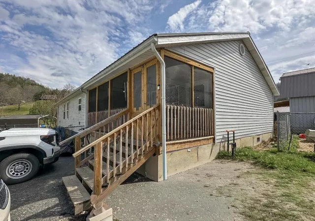 Photo 4 of Single family home for sale at 275 Burton Hl Rd, Letcher, KY 41832 | MLS# 26007266 | Listing updated on 2026-05-29