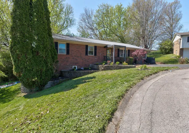 Photo 3 of Single family home for sale at 122 Azalea Ct, Mount Sterling, KY 40353 | MLS# 26007234 | Listing updated on 2026-07-02