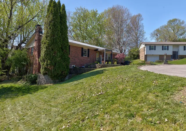 Photo 4 of Single family home for sale at 122 Azalea Ct, Mount Sterling, KY 40353 | MLS# 26007234 | Listing updated on 2026-07-02