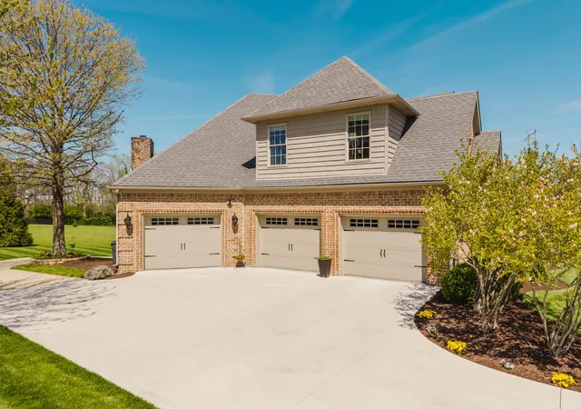 Photo 3 of Single family home for sale at 2117 Winning Colors Ln, Lexington, KY 40509 | MLS# 26007417 | Listing updated on 2026-05-03