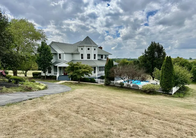 2nd image of 133 Treetop Ct, Georgetown, KY 40324 | MLS# 26007529