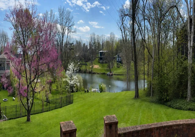 1st image of 2044 Manor Dr, Lexington, KY 40502 | MLS# 26007329