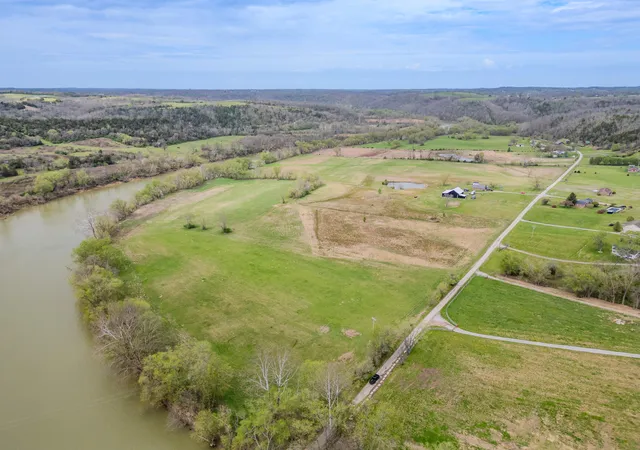 2nd image of 4025 Jackson Ferry Rd, Winchester, KY 40391 | MLS# 26007284