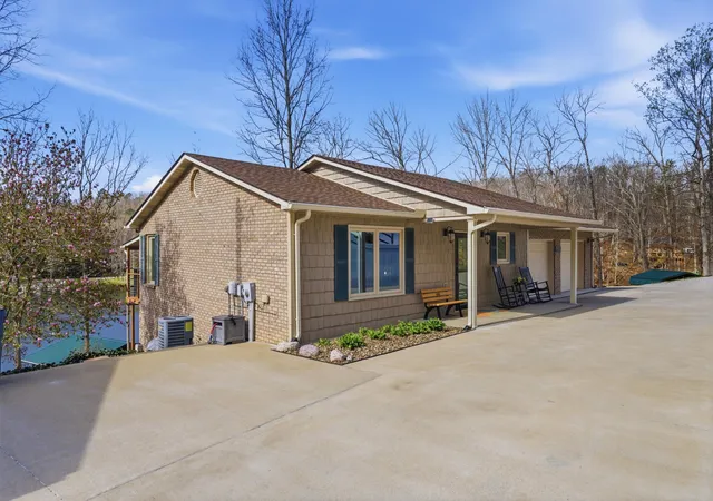 Homes for sale in East Bernstadt, KY | 1077 Cliffs Edge Rd, East Bernstadt, KY 40729 | MLS# 26007314