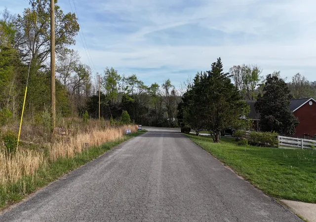 Homes for sale in Bronston, KY | 7, 8, 9 Walnut Dr, Bronston, KY 42518 | MLS# 26007396
