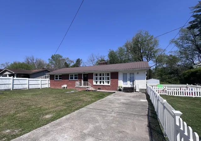 Homes for sale in Middlesboro, KY | 1200 W Chester Ave, Middlesboro, KY 40965 | MLS# 26007323