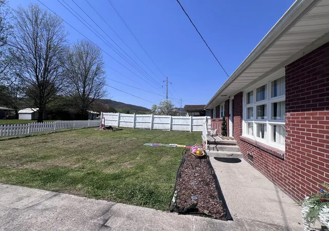 Homes for sale in Middlesboro, KY | 1200 W Chester Ave, Middlesboro, KY 40965 | MLS# 26007323