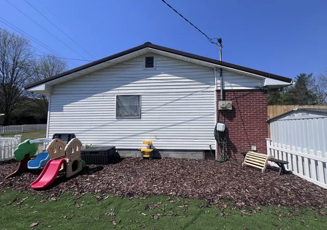 Homes for sale in Middlesboro, KY | 1200 W Chester Ave, Middlesboro, KY 40965 | MLS# 26007323
