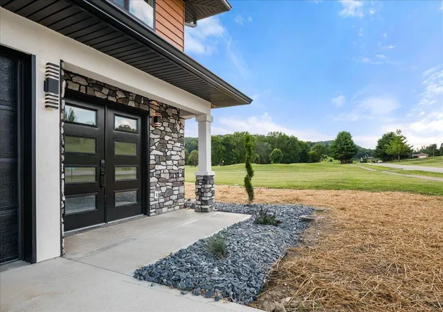 Photo 4 of Townhouse for sale at 143 Crooked Creek Dr Dr, London, KY 40744 | MLS# 26007342 | Listing updated on 2026-06-16