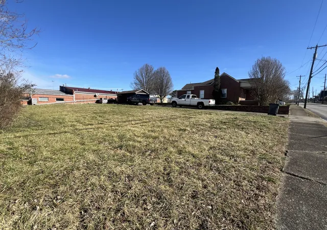 Homes for sale in Corbin, KY | 905 S Kentucky Ave, Corbin, KY 40701 | MLS# 26007343