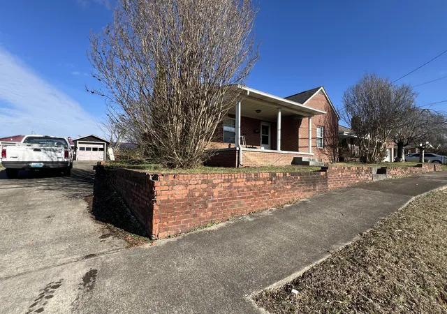 Homes for sale in Corbin, KY | 905 S Kentucky Ave, Corbin, KY 40701 | MLS# 26007343