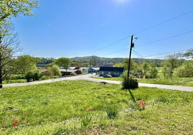 Photo 4 of Single family home for sale at 103 Harvey Ave, Somerset, KY 42501 | MLS# 26007684 | Listing updated on 2026-09-01