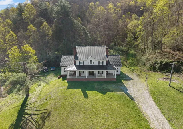 Homes for sale in Stanville, KY | 2431 Mare Creek Rd, Stanville, KY 41659 | MLS# 26007521