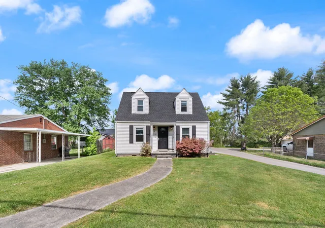 Homes for sale in Corbin, KY | 506 Chestnut St, Corbin, KY 40701 | MLS# 26008293