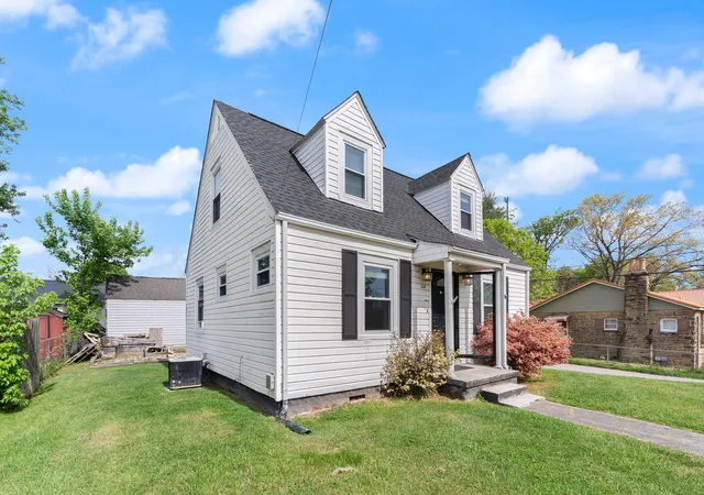 Homes for sale in Corbin, KY | 506 Chestnut St, Corbin, KY 40701 | MLS# 26008293