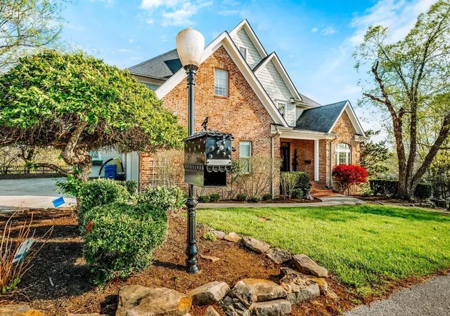 Photo 3 of Single family home for sale at 189 Oakwood Dr, London, KY 40744 | MLS# 26007995 | Listing updated on 2026-04-16