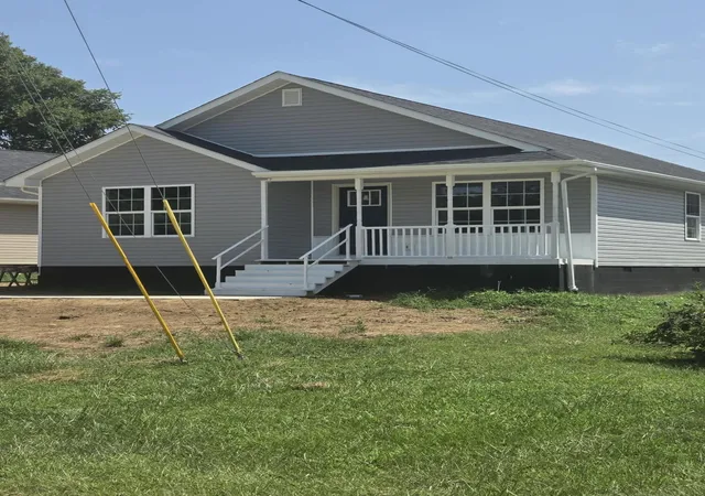 Photo 1 of Sale Pending at 40 Riverview Rd, Irvine, KY 40336 | MLS# 26007622 | Listing updated on 2026-08-28