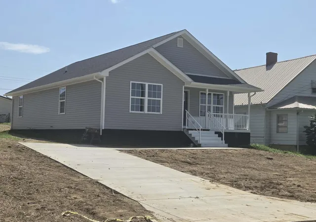Photo 2 of Sale Pending at 40 Riverview Rd, Irvine, KY 40336 | MLS# 26007622 | Listing updated on 2026-08-28